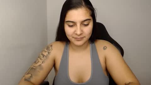 Snapshot of amanda5star chatting on December 27, 8:28 pm The queen of the biceps  online show from December 27, 8:28 pm