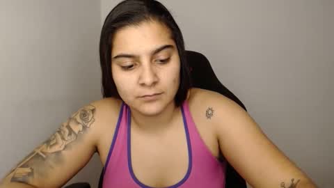 Snapshot of amanda5star chatting on January 13, 3:23 am The queen of the biceps  online show from January 13, 3:23 am