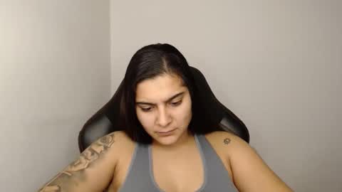 Snapshot of amanda5star chatting on January 17, 2:50 am The queen of the biceps  online show from January 17, 2:50 am