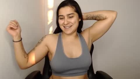 Snapshot of amanda5star chatting on January 22, 2:56 pm The queen of the biceps  online show from January 22, 2:56 pm