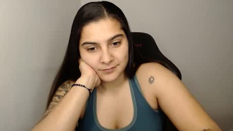 Snapshot of amanda5star chatting on February 1, 10:23 pm The queen of the biceps  online show from February 1, 10:23 pm