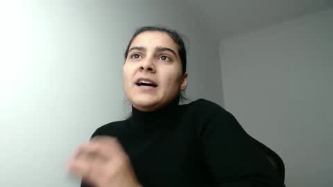 The queen of the biceps  online show from January 11, 10:15 pm