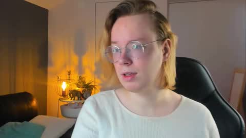 Snapshot of amanda_butlerr chatting on October 18, 10:05 am Hi im Amanda online show from October 18, 10:05 am