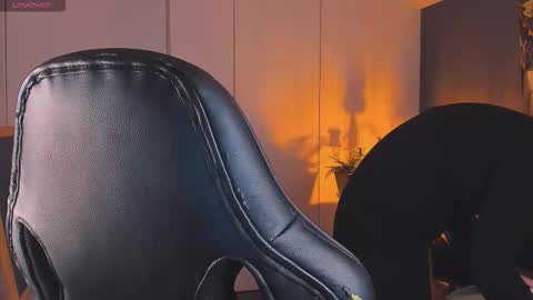 Snapshot of amanda_butlerr chatting on November 1, 9:44 am Hi im Amanda online show from November 1, 9:44 am