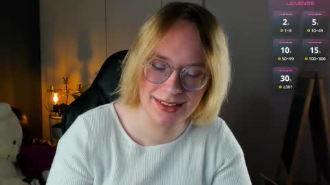 Snapshot of amanda_butlerr chatting on November 5, 9:42 am Hi im Amanda online show from November 5, 9:42 am