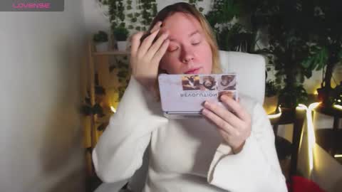 Snapshot of amanda_butlerr chatting on December 17, 8:42 am Hi im Amanda online show from December 17, 8:42 am