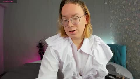 Snapshot of amanda_butlerr chatting on January 15, 9:03 am Hi im Amanda online show from January 15, 9:03 am