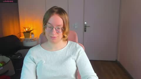 Snapshot of amanda_butlerr chatting on April 4, 1:41 pm Hi im Amanda online show from April 4, 1:41 pm