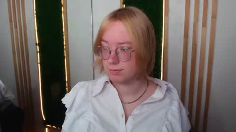 Hi im Amanda online show from July 3, 12:22 pm