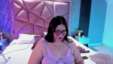 Amanda cruz online show from November 2, 1:41 am