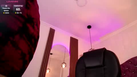 amara_davis1 online show from September 9, 12:05 pm