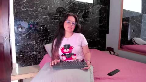 Snapshot of amara_luxe chatting on October 2, 8:05 pm amara_luxe online show from October 2, 8:05 pm