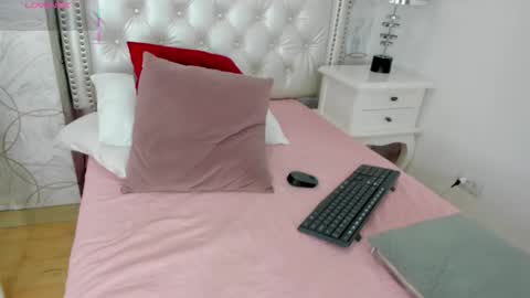 Snapshot of amara_rousse chatting on October 13, 11:54 am amara_rousse online show from October 13, 11:54 am