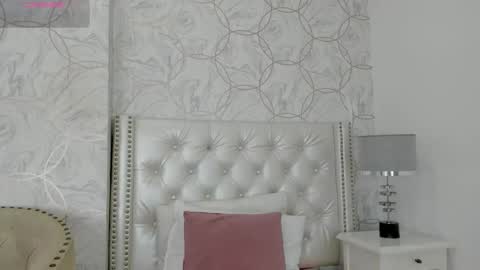 Snapshot of amara_rousse chatting on October 18, 11:33 am amara_rousse online show from October 18, 11:33 am