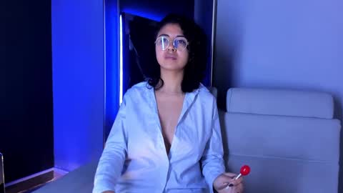 Emily online show from September 18, 3:14 pm