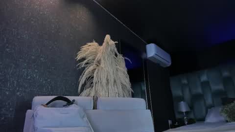 Snapshot of amarettho chatting on February 23, 9:39 am Emily online show from February 23, 9:39 am