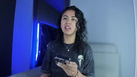 Snapshot of amarettho chatting on March 29, 9:20 am Emily online show from March 29, 9:20 am