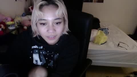 Snapshot of amateuroras chatting on December 26, 6:30 am leash online show from December 26, 6:30 am