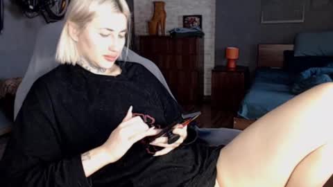 Snapshot of amayamalina chatting on January 7, 8:13 am Malina online show from January 7, 8:13 am