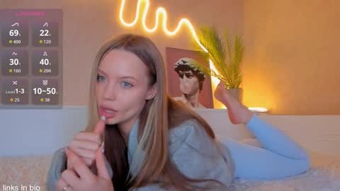 Roxy online show from November 22, 12:37 pm