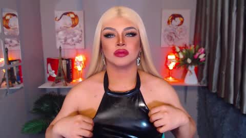 Snapshot of amazingfatcock_ts chatting on January 11, 9:25 pm MISS JAZMINE QUEEN OF HELLFIRE online show from January 11, 9:25 pm