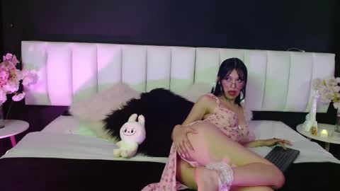 Snapshot of ambar_lanie chatting on March 9, 8:24 pm Ambar online show from March 9, 8:24 pm