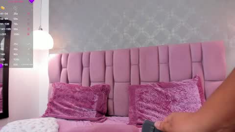 Snapshot of ambar_lee14 chatting on April 1, 12:17 pm Ambar online show from April 1, 12:17 pm