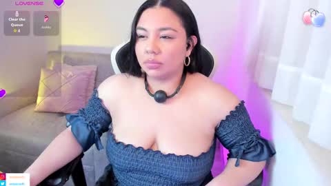 Snapshot of ambar_wells chatting on October 3, 7:00 pm ana online show from October 3, 7:00 pm