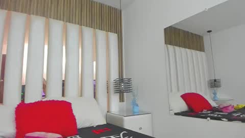 AmbarGills online show from January 6, 1:04 pm