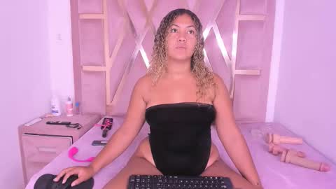 Ambar online show from June 4, 10:27 pm