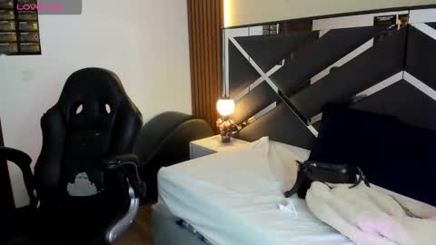 Ambar Ross online show from March 18, 12:30 pm