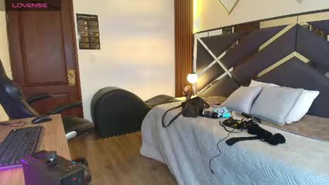 Ambar Ross online show from April 28, 1:38 pm