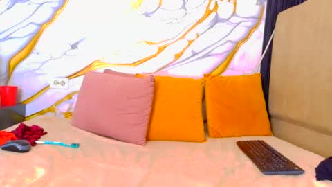 ambarsmit69 online show from March 19, 3:43 am