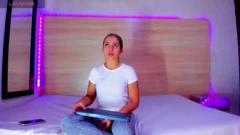 Snapshot of ambarvioletcm chatting on March 23, 3:16 pm ambarvioletcm online show from March 23, 3:16 pm