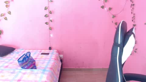 Snapshot of ambel_rose chatting on February 18, 8:14 pm ambel_rose online show from February 18, 8:14 pm