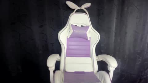 Snapshot of amber_bailey01 chatting on March 20, 7:02 am Luu online show from March 20, 7:02 am