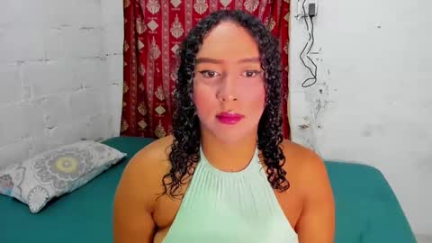 Snapshot of amber_lee20 chatting on May 1, 12:04 am LUISA online show from May 1, 12:04 am