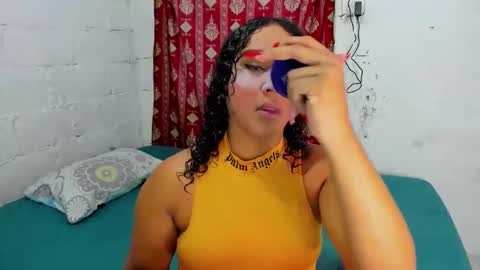 Snapshot of amber_lee20 chatting on May 2, 12:04 am LUISA online show from May 2, 12:04 am