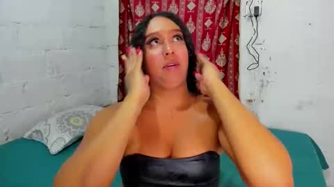 Snapshot of amber_lee20 chatting on May 3, 11:05 am LUISA online show from May 3, 11:05 am