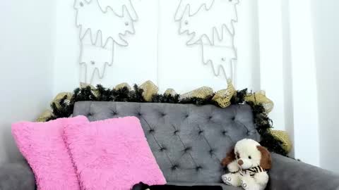 Snapshot of amber_martinezz chatting on December 23, 12:30 pm ammber online show from December 23, 12:30 pm