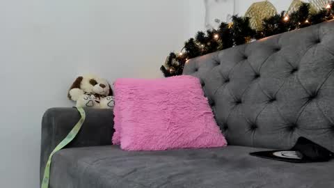 Snapshot of amber_martinezz chatting on December 31, 2:25 pm ammber online show from December 31, 2:25 pm