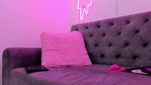 Snapshot of amber_martinezz chatting on January 3, 3:12 pm ammber online show from January 3, 3:12 pm