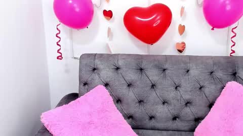 Snapshot of amber_martinezz chatting on February 14, 12:25 pm ammber online show from February 14, 12:25 pm