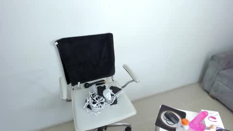 Snapshot of amber_martinezz chatting on February 25, 12:13 pm ammber online show from February 25, 12:13 pm