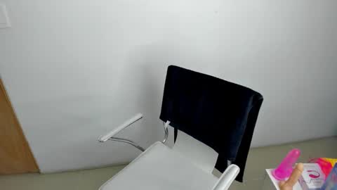Snapshot of amber_martinezz chatting on February 26, 3:19 pm ammber online show from February 26, 3:19 pm