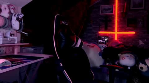 DEMONESS AMBER 666 online show from May 19, 1:56 am
