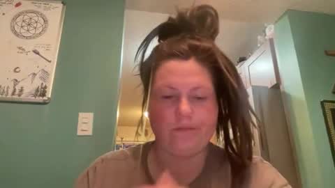 Snapshot of ambermoss7 chatting on April 5, 2:53 am ambermoss7 online show from April 5, 2:53 am