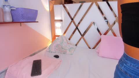 Snapshot of amberr_sweett chatting on January 18, 7:04 pm Amber online show from January 18, 7:04 pm