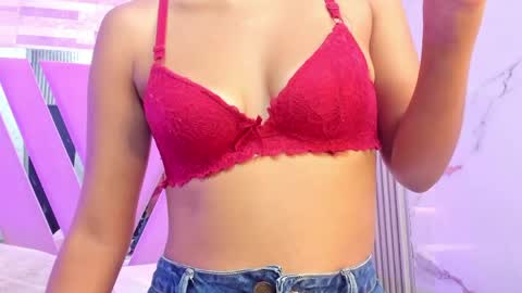 Snapshot of amberr_sweett chatting on April 1, 6:49 pm Amber online show from April 1, 6:49 pm