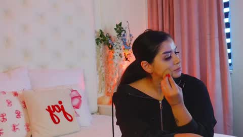 Amberseyes online show from May 3, 8:31 am